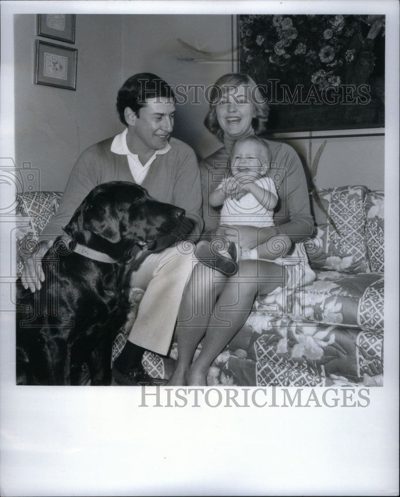 1976 Press Photo Society Family Lord With Dog Child - Historic Images