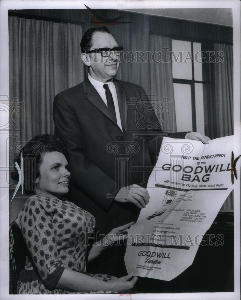 1965 Press Photo Bishop Loder Holding Goodwill Bag - RRU56713 - Historic Images