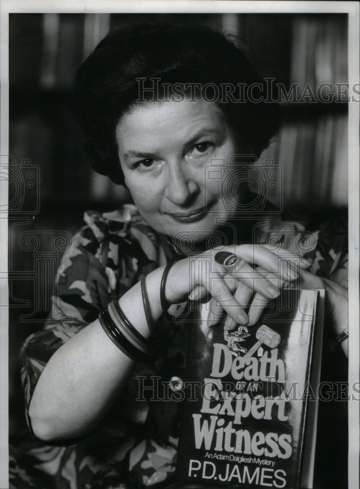 1978, Author P D James Holding Book - RRU56847 - Historic Images