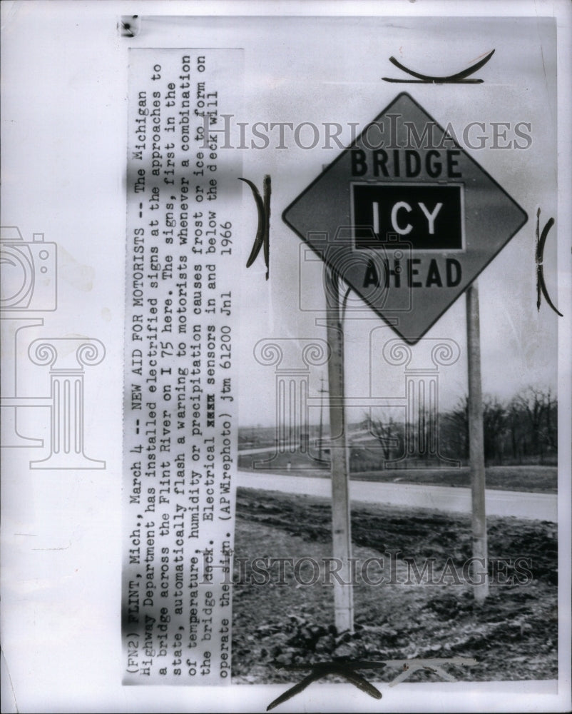 1966 Press Photo Electrified Sign Michigan Highway - Historic Images