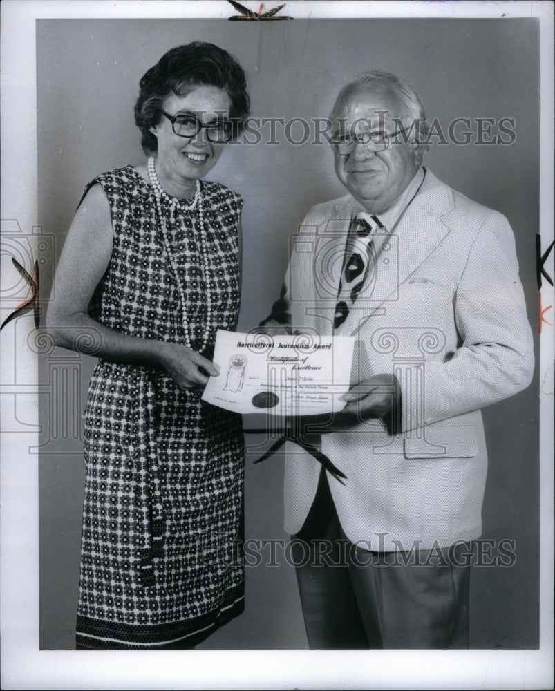 1973, John Cochran Award June Hicks - RRU57205 - Historic Images