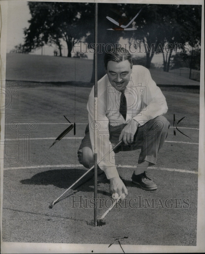 1956, Dr. Maino, hole in one - RRU57573 - Historic Images