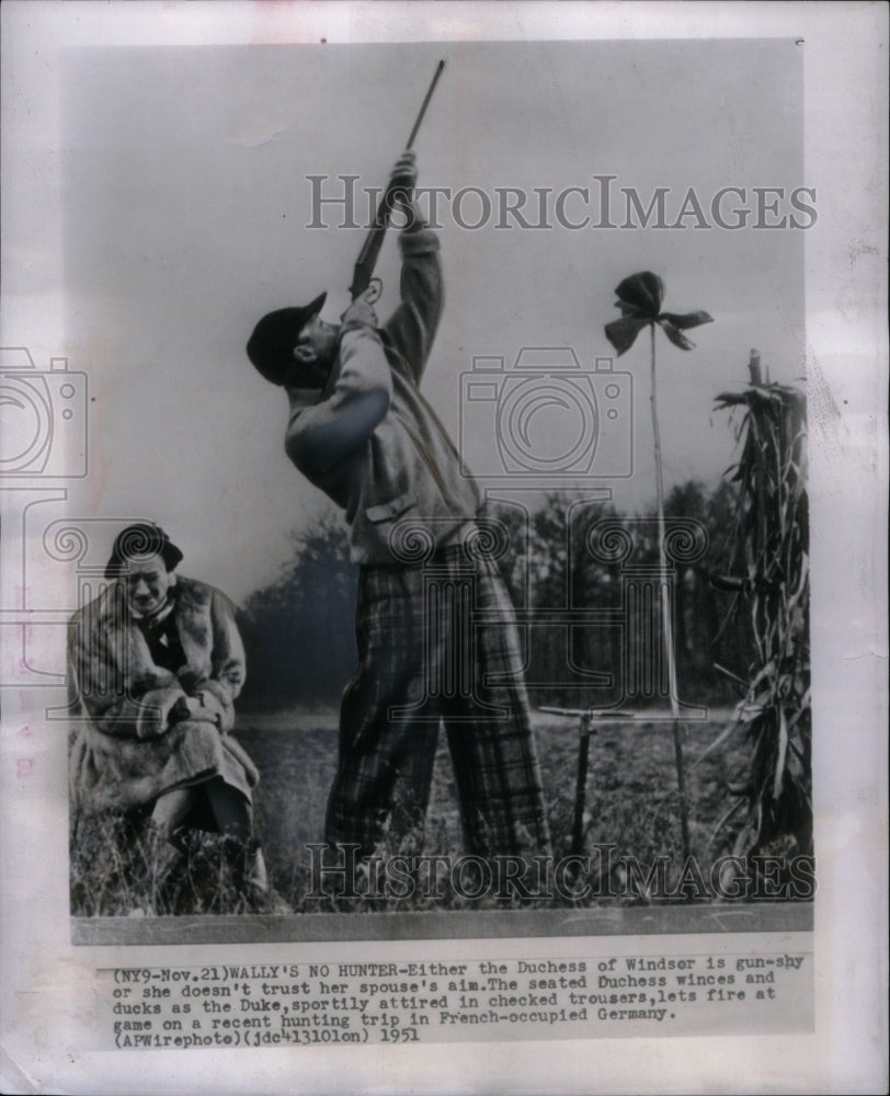 1951, Duchess And Duke Of Windson Hunting - RRU57645 - Historic Images