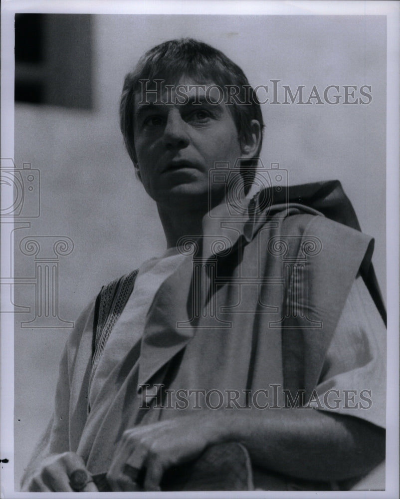 1988 Press Photo English Actor/Director Derek Jacobi - RRU57725 - Historic Images