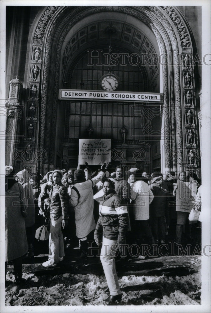 1982 Press Photo Detroit Students Protest Center Bldg - RRU58059 - Historic Images