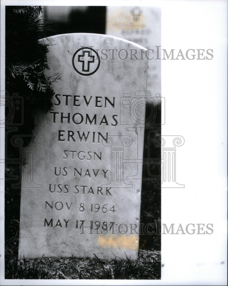 1990, Steven Thomas Ervwin U.S. Navy - RRU58091 - Historic Images