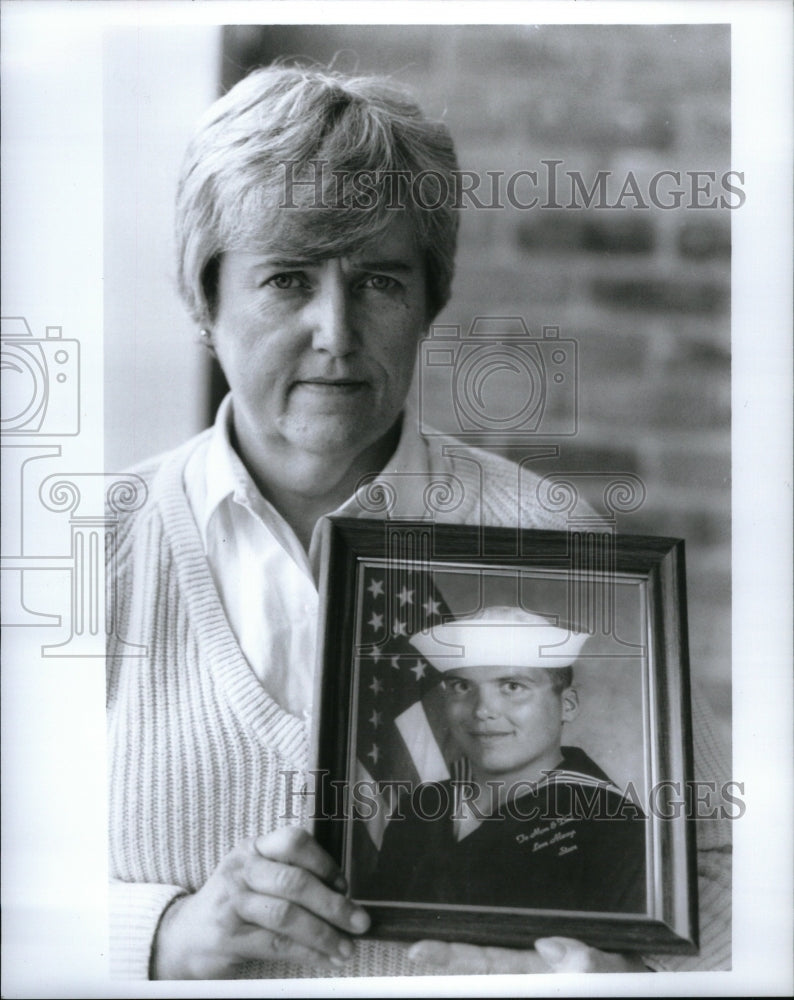 1989 Press Photo Nancy with dead son picture - Historic Images