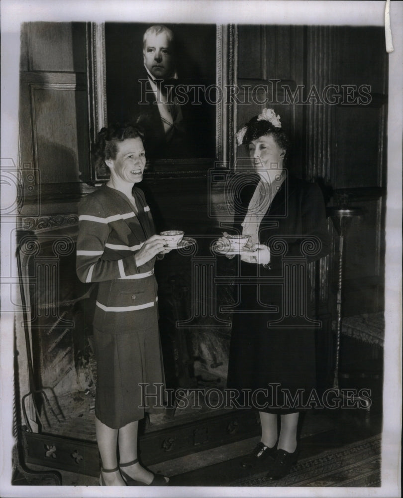 1945, Mrs. Alger Shelden, Mrs. Fred Murphy - RRU58145 - Historic Images