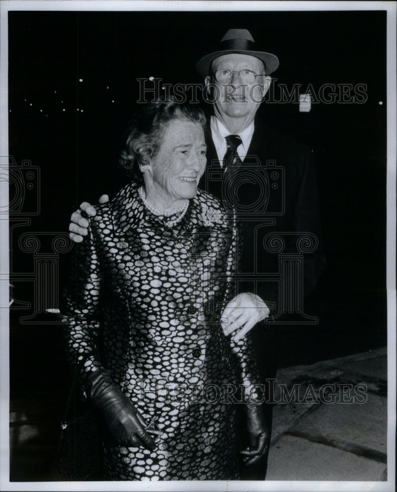 1977 Press Photo Mr &amp; Mrs Alger Shelden Jr. - Historic Images