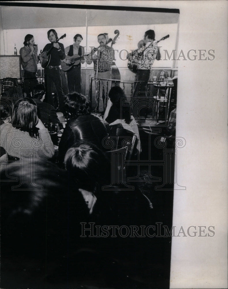 1970 Press Photo Bluegrass Music Jimmys Woodlawn Tap - RRU58301 - Historic Images