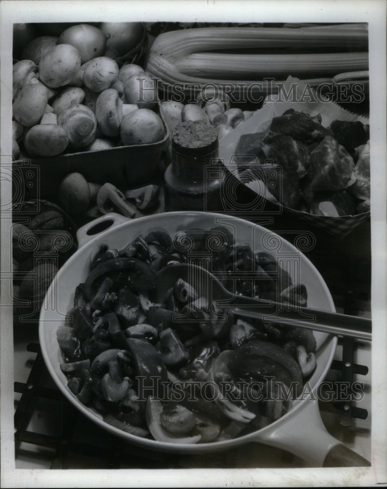 1982, Button Mushroom transforms veggies - RRU58387 - Historic Images