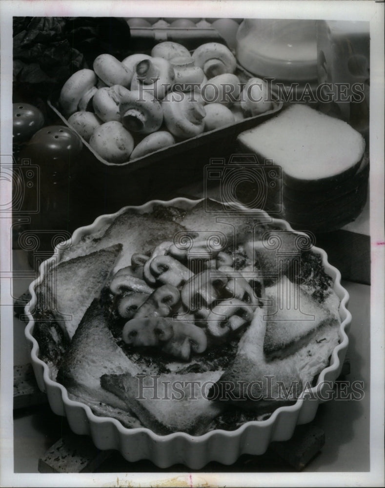 1979 Press Photo Mushroom Spinach Strata Dish Displayed - Historic Images