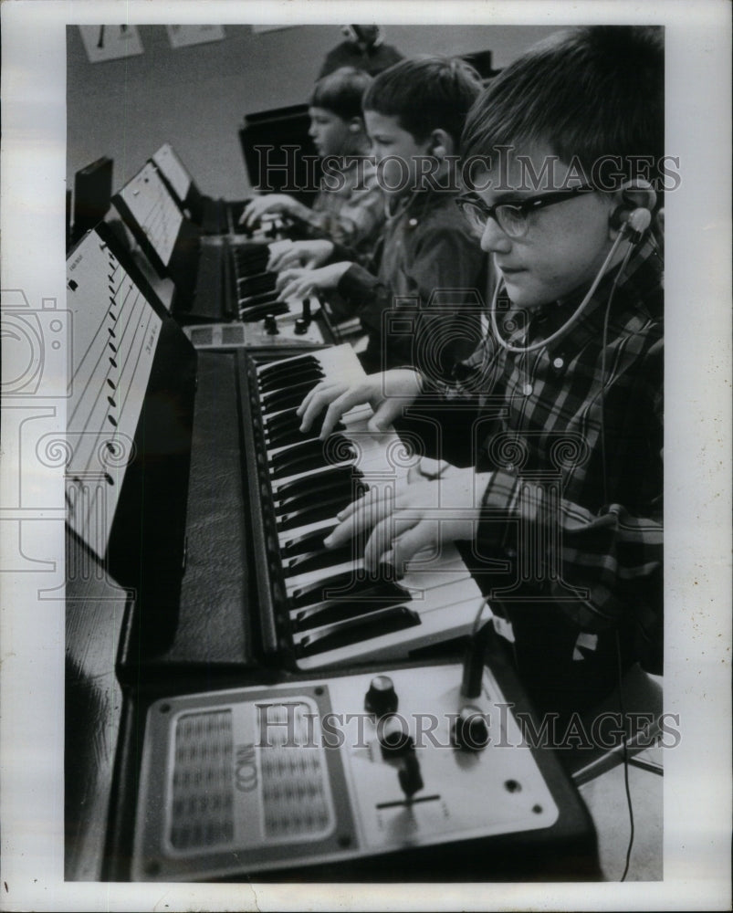 1969 Press Photo Conn Music Learning System/Keyboard - RRU58419 - Historic Images