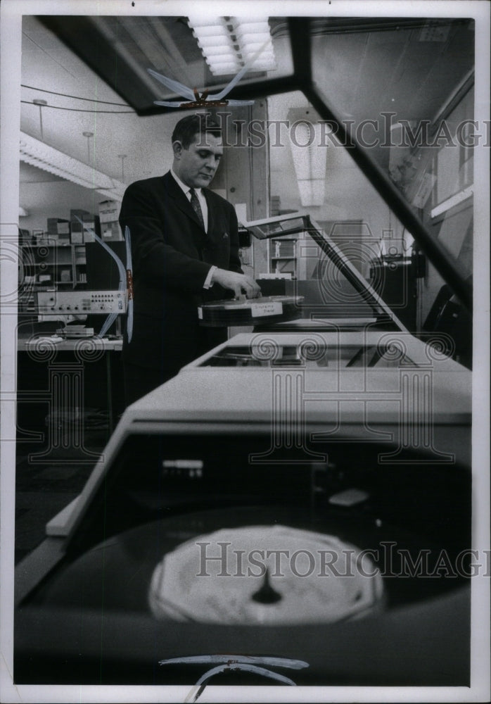 1967 Press Photo Thomas Auch/Computer/Community College - Historic Images