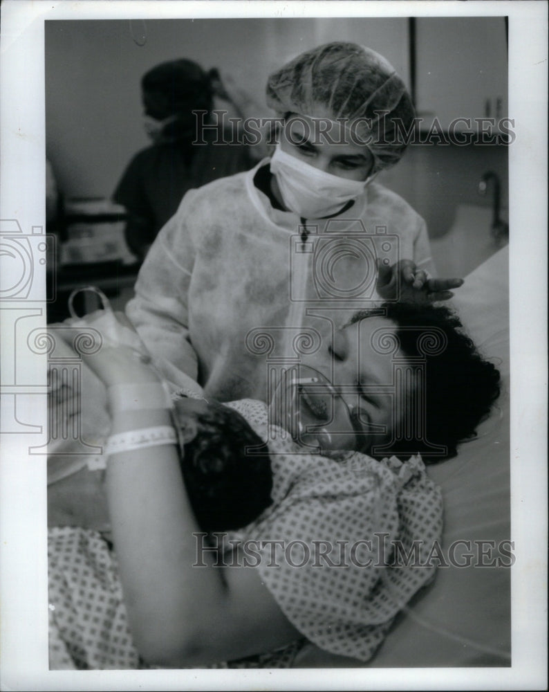 1992 Press Photo Aunt Shirley Davis Tiffany Panther - RRU58539 - Historic Images