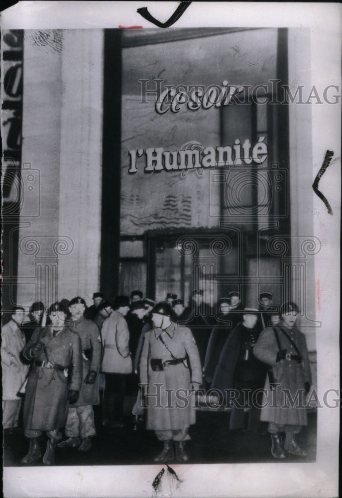 1947 France Guard Police Cesoir L&#39;Humanite - Historic Images