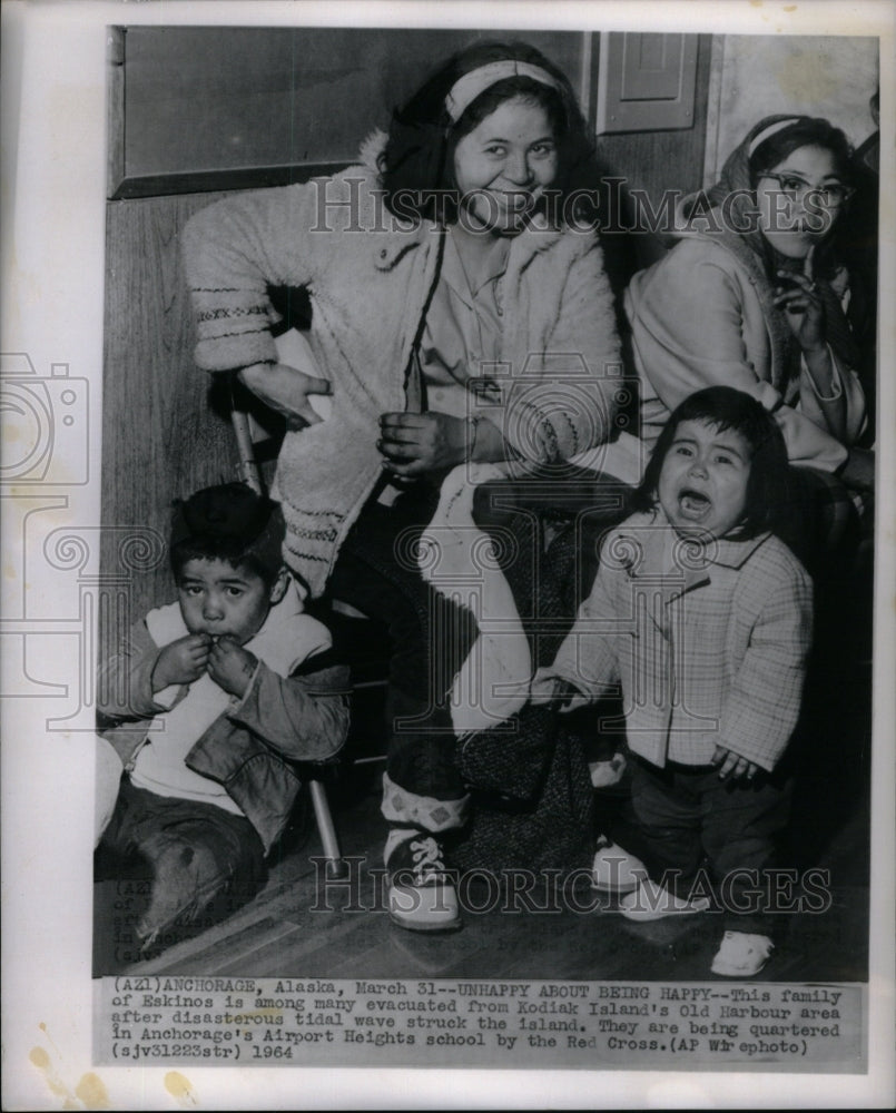 1964 Press Photo Unhappy Being Happy Eskinos Kodak Area - RRU58783 - Historic Images