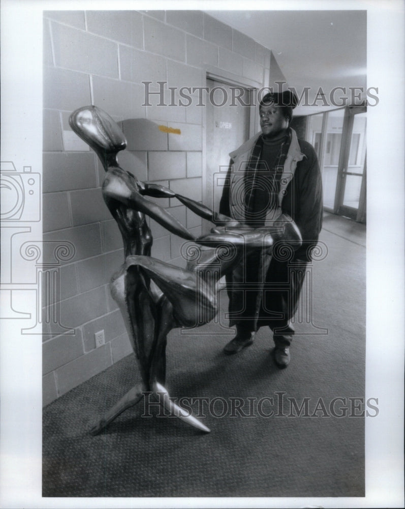 Press Photo Kerry Triplett Sclupture Crteative Art USA - RRU58827 - Historic Images