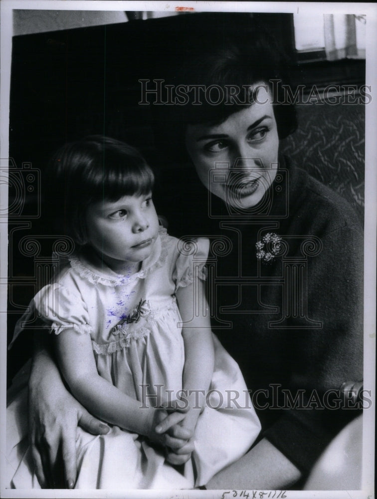 1961, Detroit Mayor Jerome Cavanagh Wife Kid - RRU59399 - Historic Images