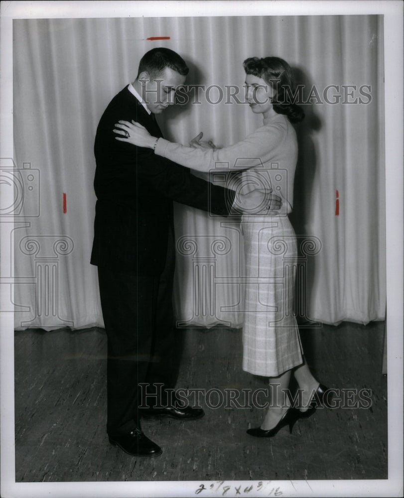 1959 Press Photo Carolyn Glied and Helen Avenue Detroit - RRU59473 - Historic Images