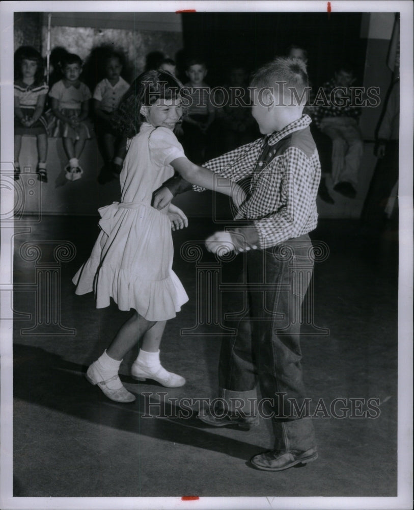 1954, Antoinette Davita Ronald Tarlton lunch - RRU59475 - Historic Images