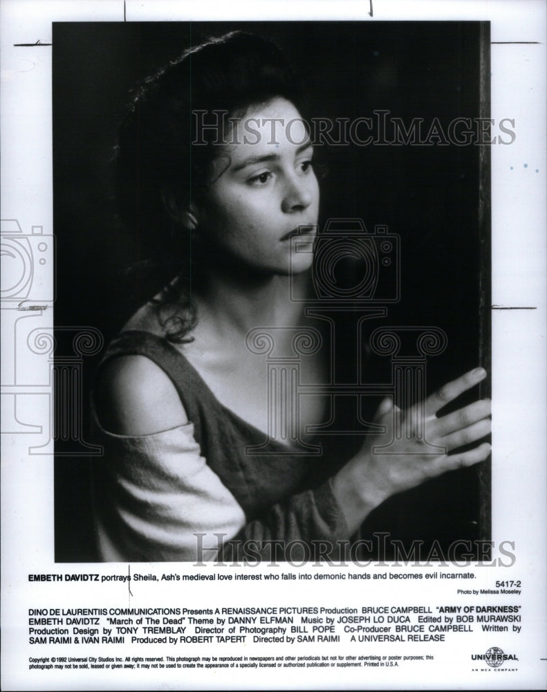 1993, Embeth Davidtz, Army of Darkness - RRU59501 - Historic Images