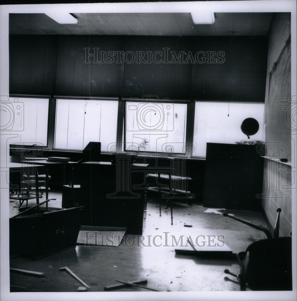 1971 Press Photo Osborn High School Classroom Desks - RRU59701 - Historic Images