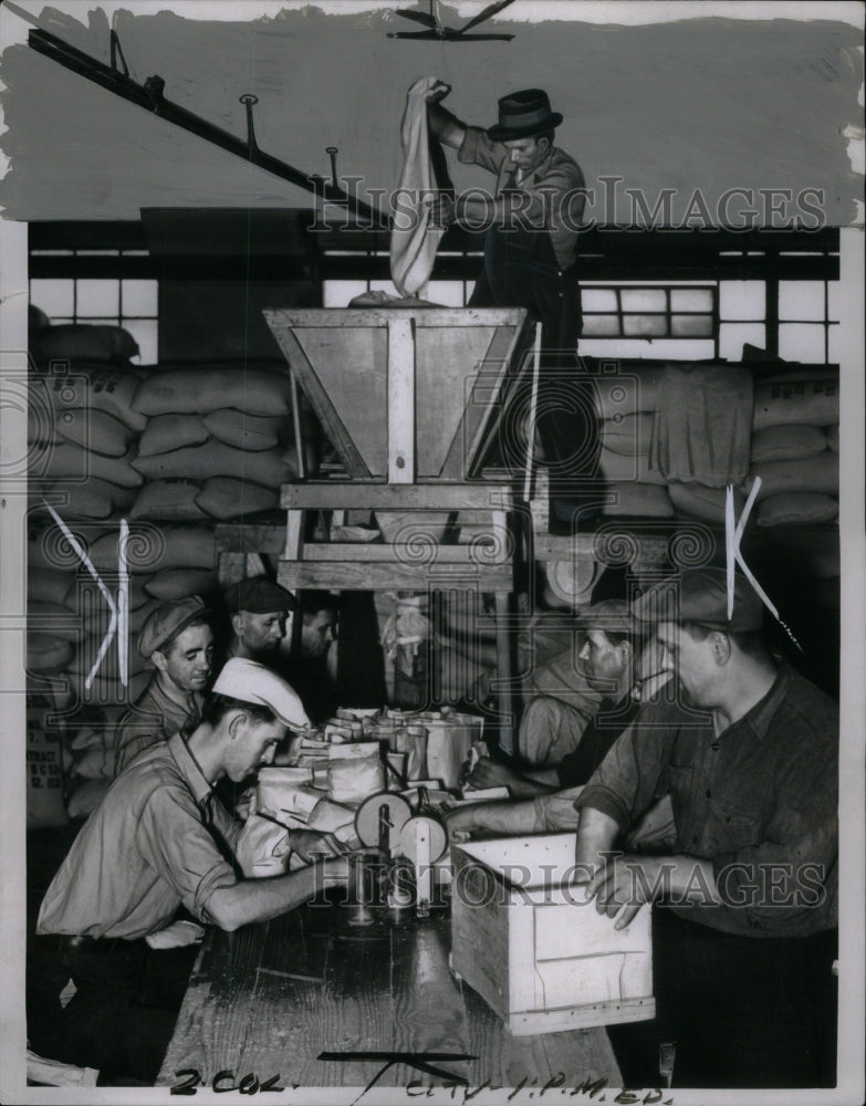 1938 Press Photo WPA workers at county Commissary - Historic Images