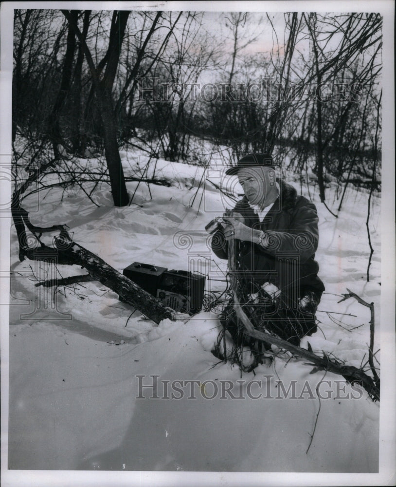 1962, Drumming Log magnetic vending device - RRU59815 - Historic Images