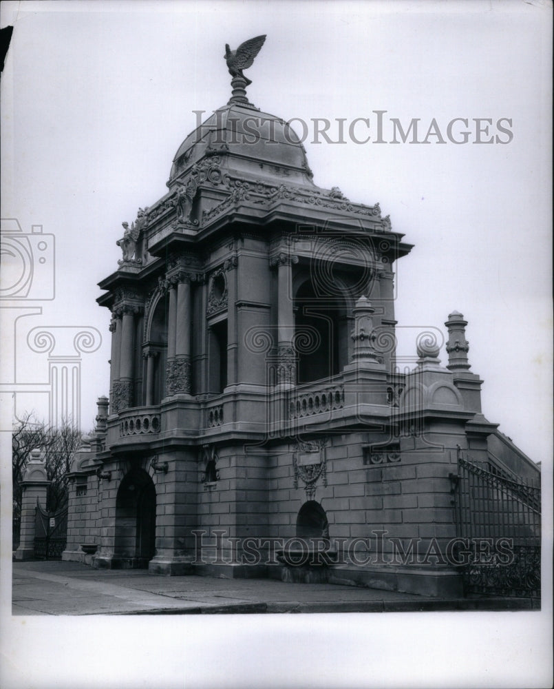 1966, Jefferson Ave Entrance Waterworks Park - RRU59821 - Historic Images