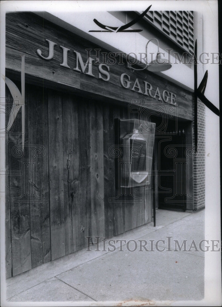 1971 Press Photo Detroit Restaurants Sims Garage Wash - RRU59893 - Historic Images