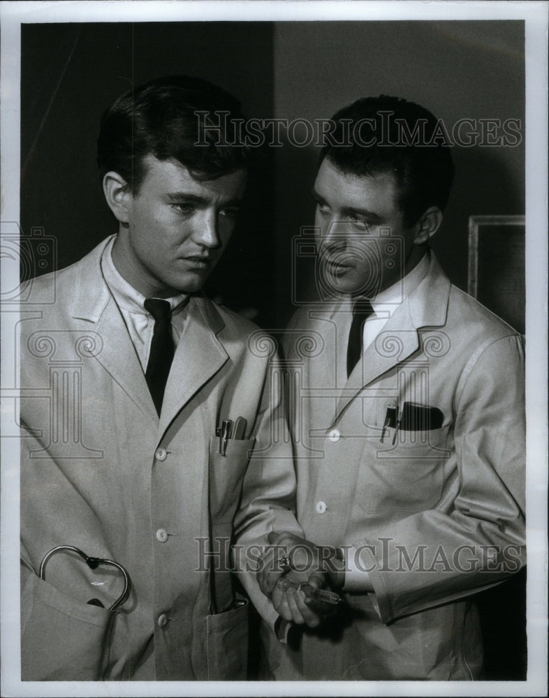 1964 Press Photo Robert walker Michael Callan Quid Que - RRU60037 - Historic Images