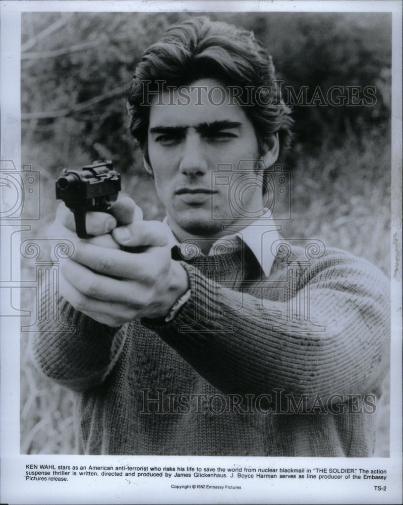 1982 Press Photo Ken Wahl stars American anti-terrorist - Historic Images