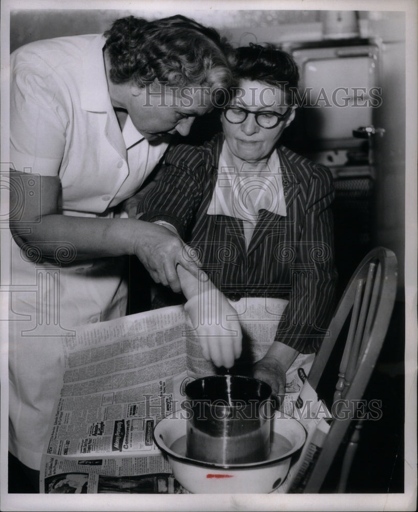 1958 Press Photo Detroit Hospital North Clinic Catherin - Historic Images