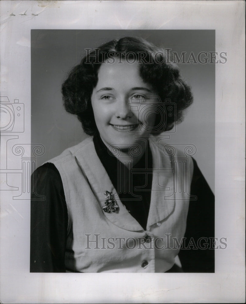 1955 Press Photo Susan Shaw Saint Dept Employe women - RRU60223 - Historic Images