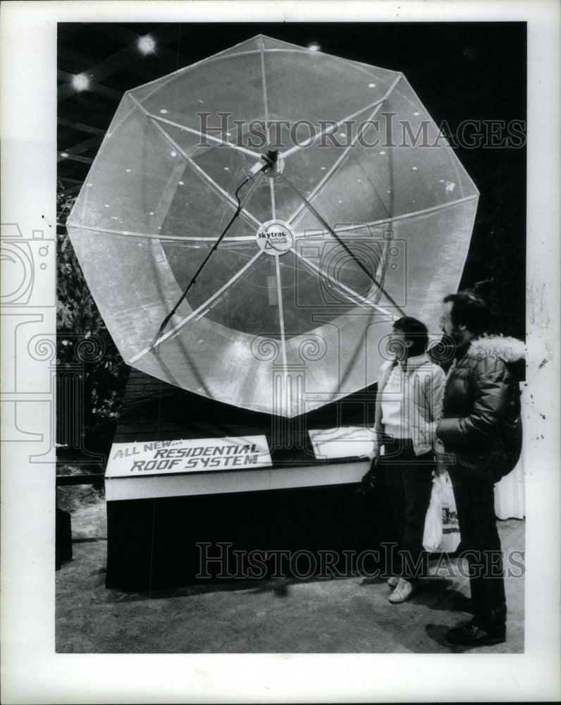 1984, Skytrac Satellite Home Builders Show - RRU60631 - Historic Images