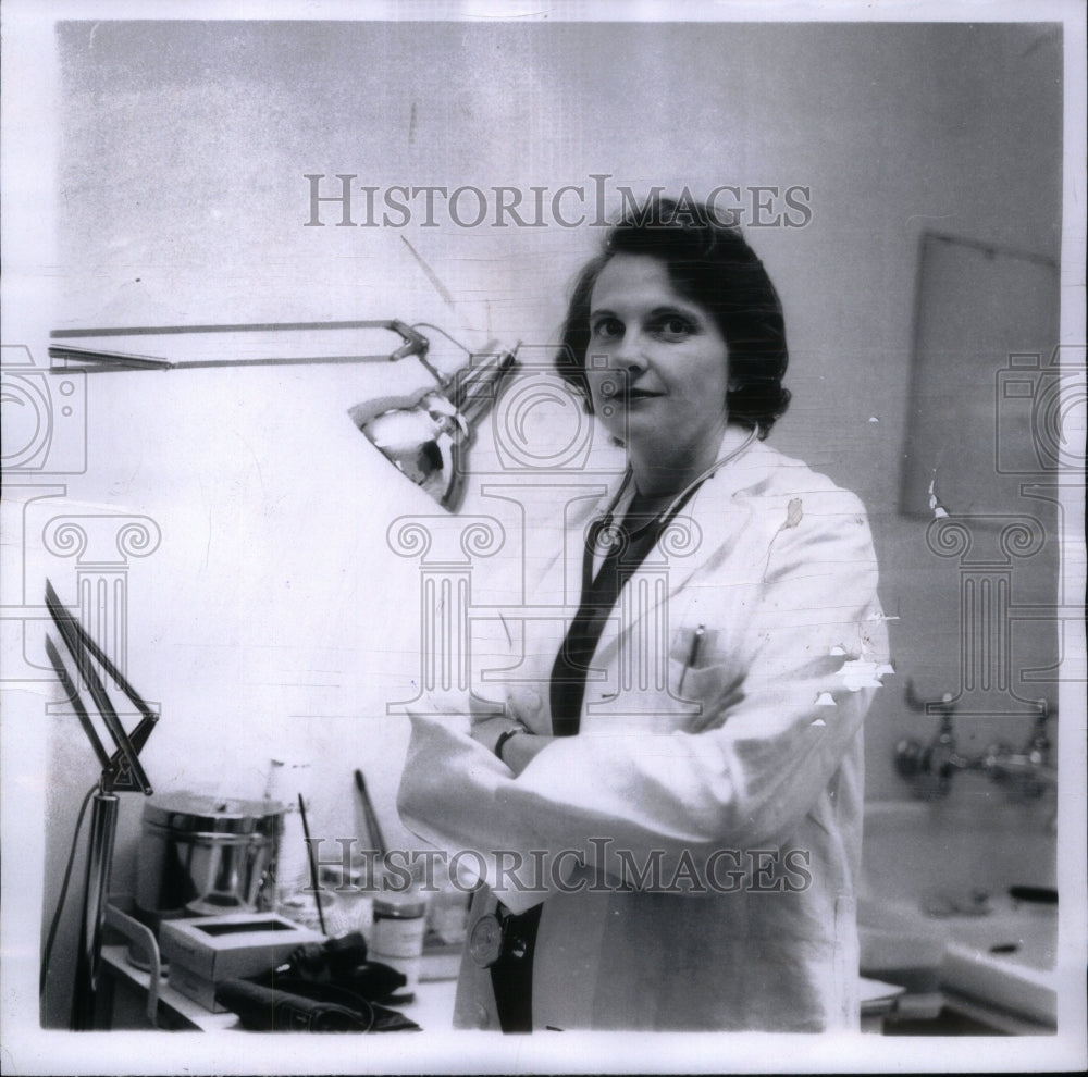 1969, Dr Shearer VM Health Service Research - RRU60665 - Historic Images