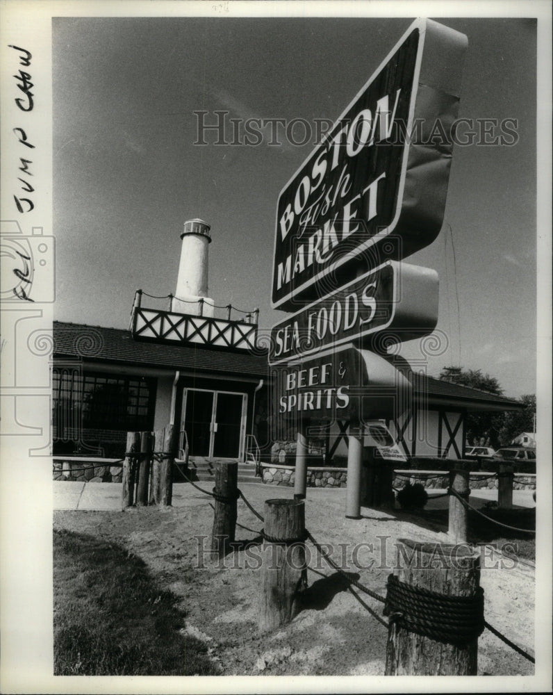 1980, Boston Fish Market Warren Restaurant - RRU60857 - Historic Images