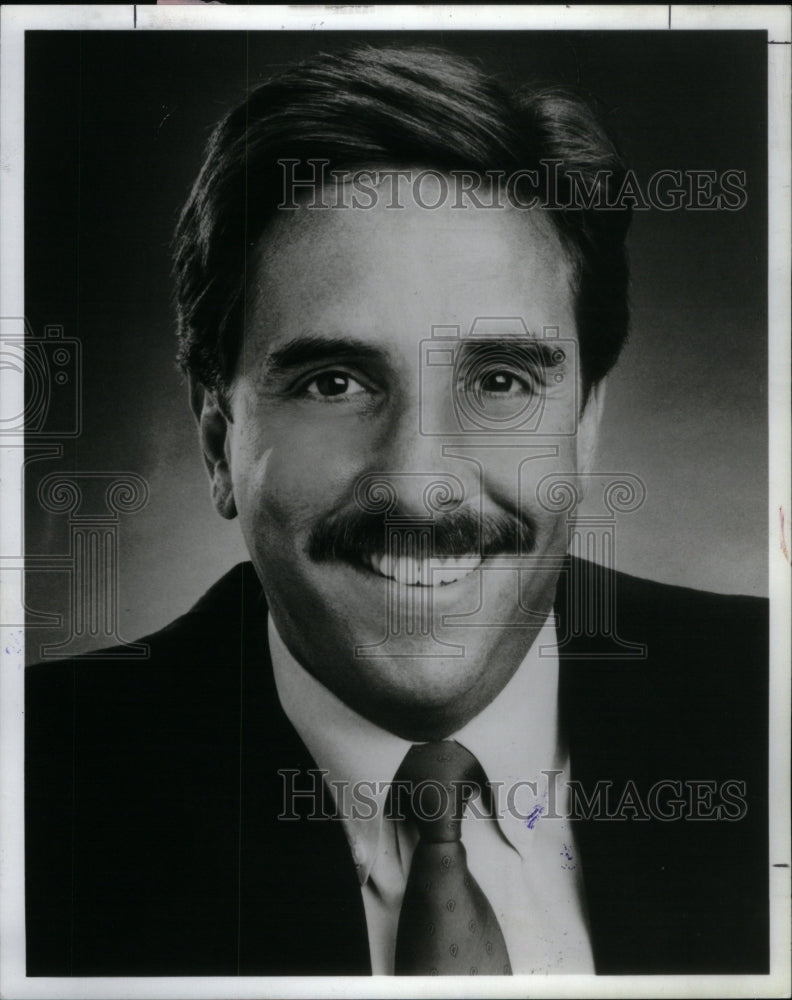 1983 Press Photo Bernie Smilovitz Sportscaster - Historic Images