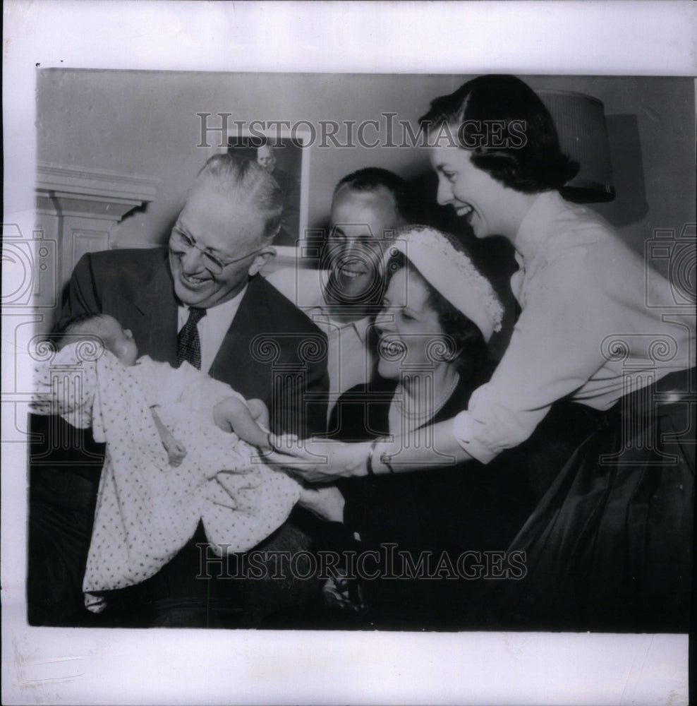 1954 Press Photo Chief Sight Earl Warren Love First - Historic Images