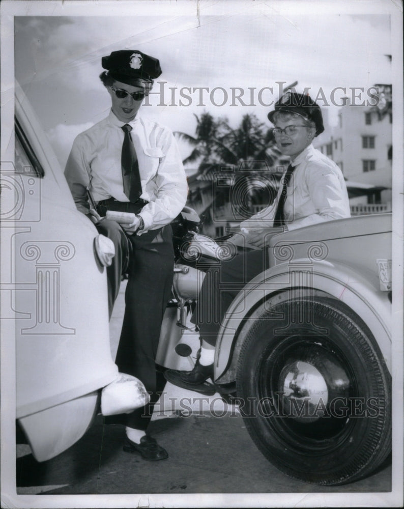 1954 Press Photo Policewoman - Historic Images