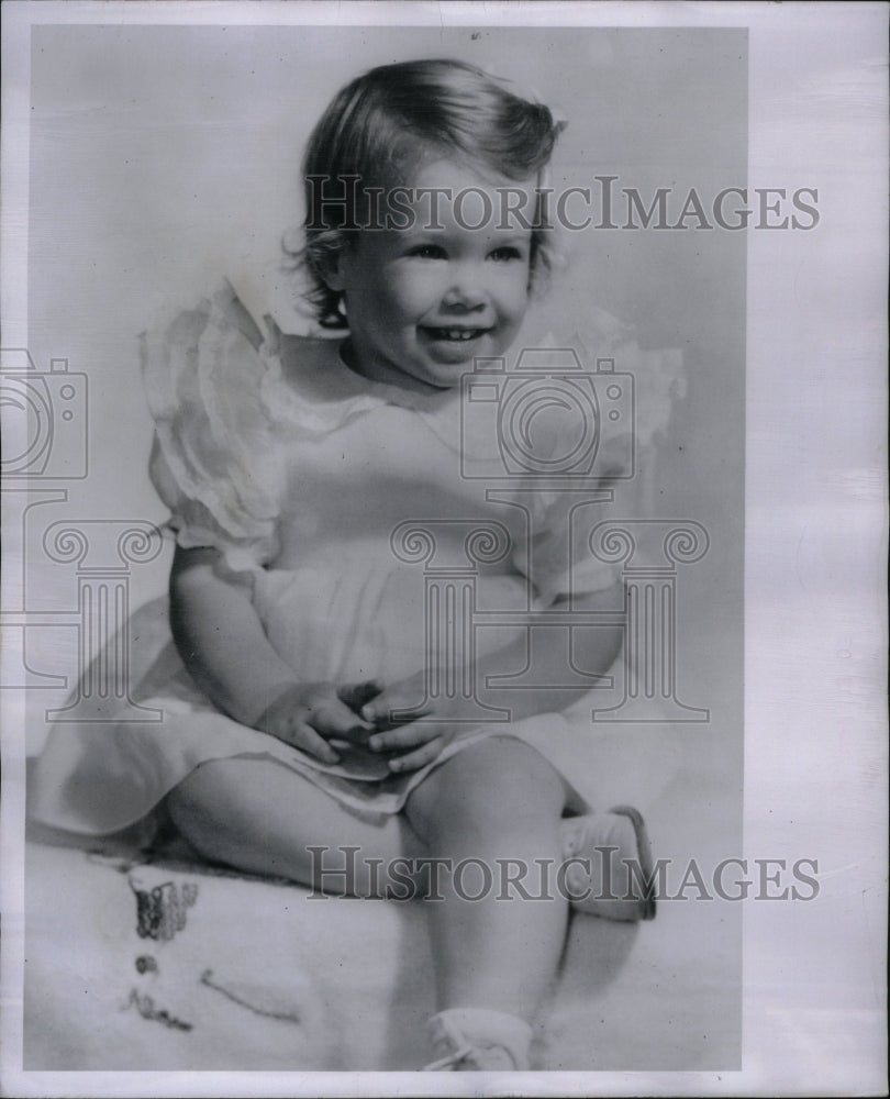 1954 Susan WM Potter First baby - Historic Images