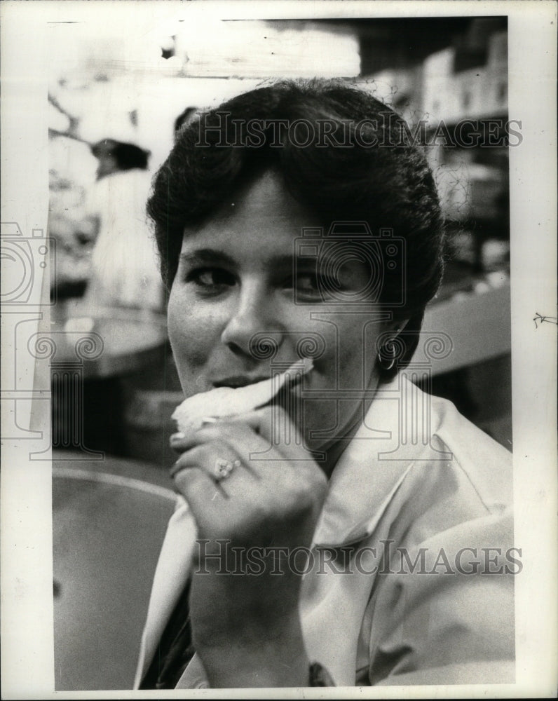 1980, Karen Randall Eating Potato Chips - RRU61505 - Historic Images