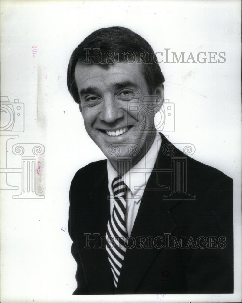 1981 Press Photo Dennis Wholey America Producer Author - Historic Images