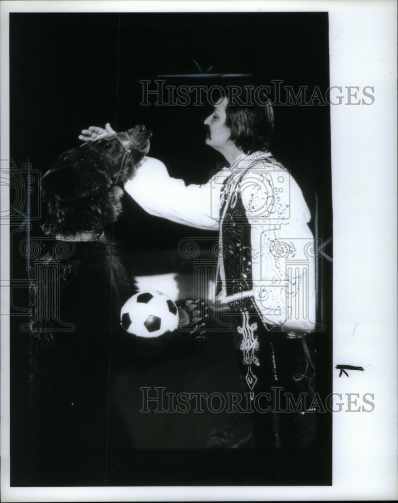 1988 Moscow Circus Vladislav Zolkin Knopa - Historic Images