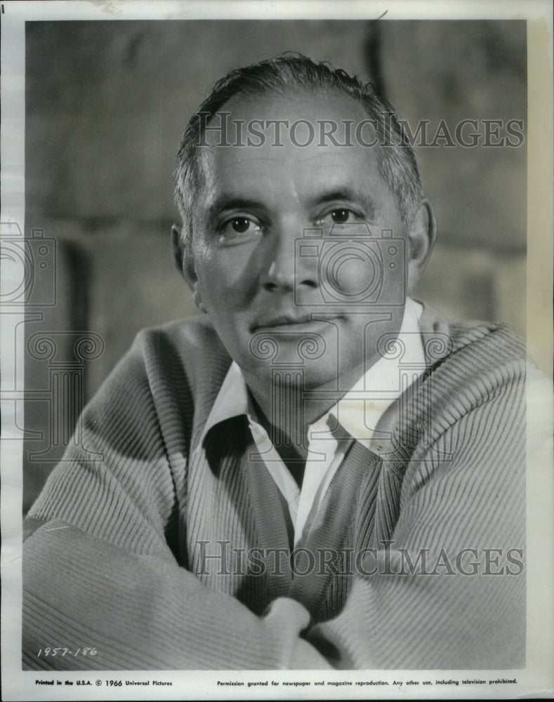 1966 Press Photo Walter Seltzer American Film Producer - Historic Images