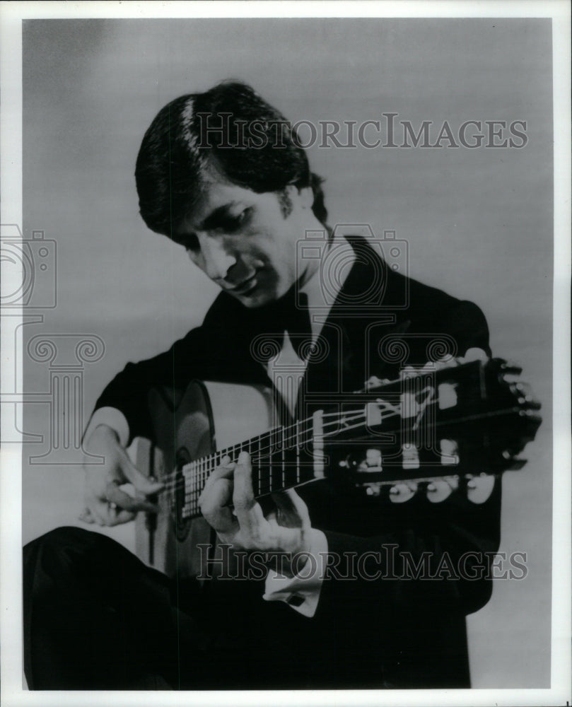 1983 Press Photo Juan Serrano (Entertainer) - RRU61985 - Historic Images