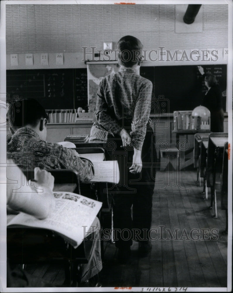 1963 Pupils in the Blue School recite - Historic Images