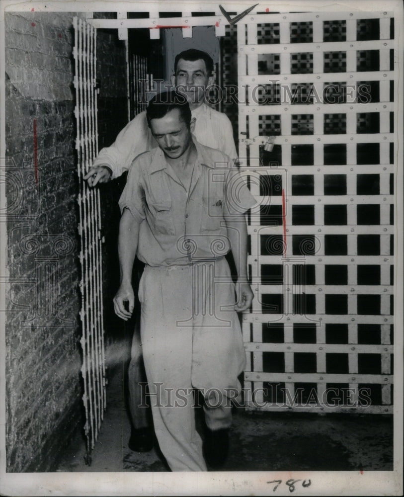 1949 Press Photo Inspector Taylor with murderer Beatty - RRU62867 - Historic Images