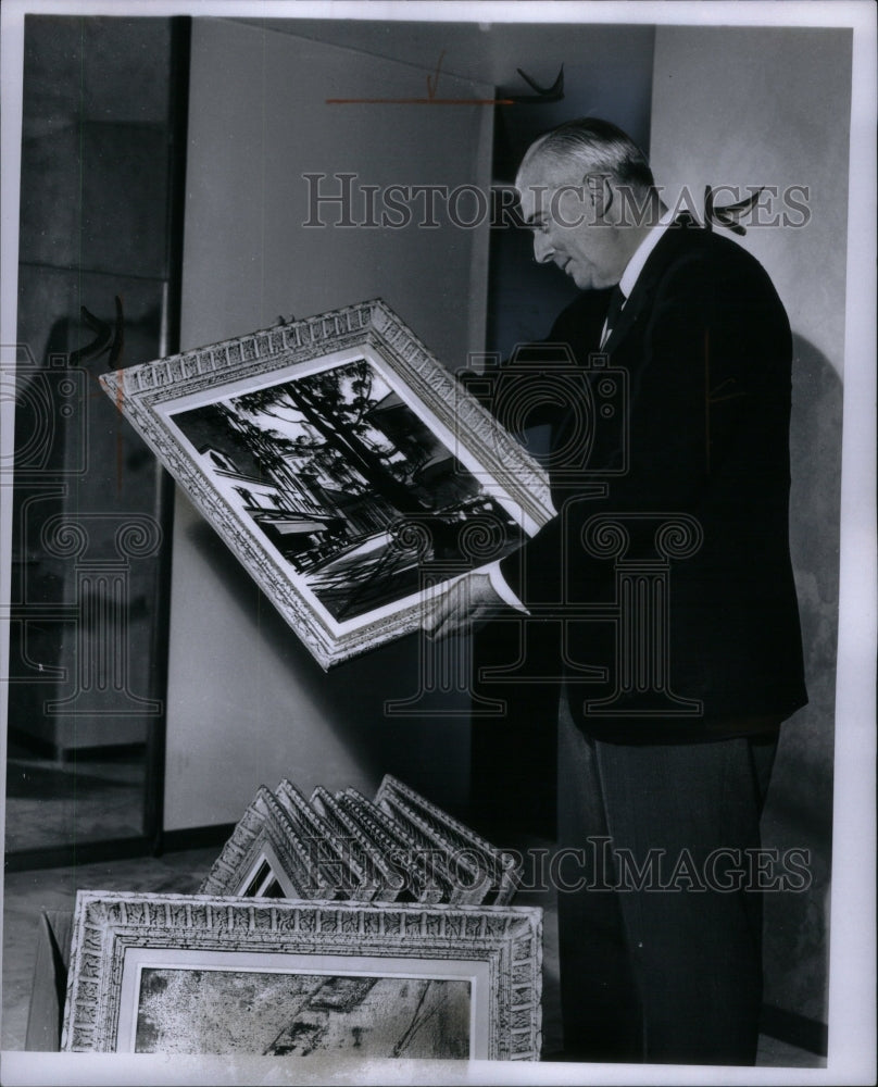 1965 Press Photo ROBERT T. ABRE ORIGINAL PAINTINGS ROOM - RRU62933 - Historic Images